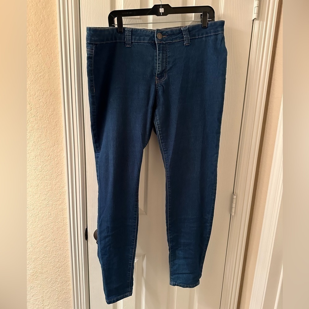 💜3/$15 Forever 21 size 18 jeans